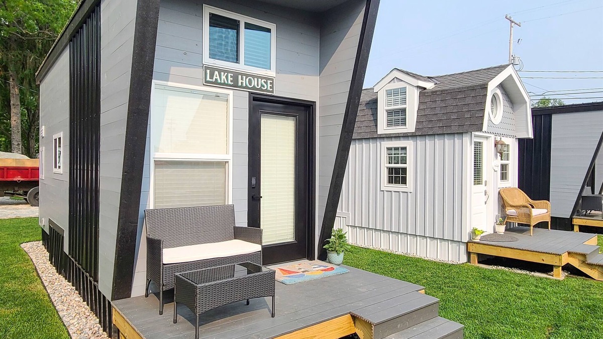 Lakeside Apartment | Lake House - Tiny Digs Lakeshore