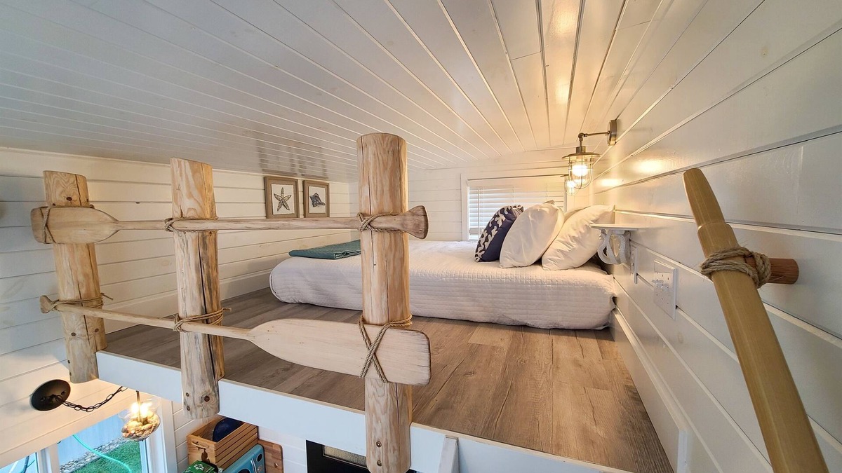 Lakeside Apartment | Lake House - Tiny Digs Lakeshore