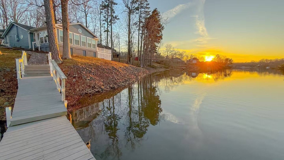 Belmont Cabin | Lake House w/Dock and BIG Views