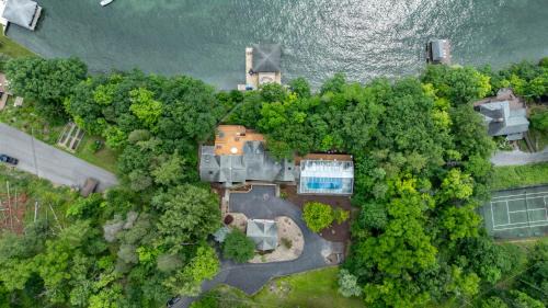 Grange Landing House | Lake house w/indr pool and jacuzzi