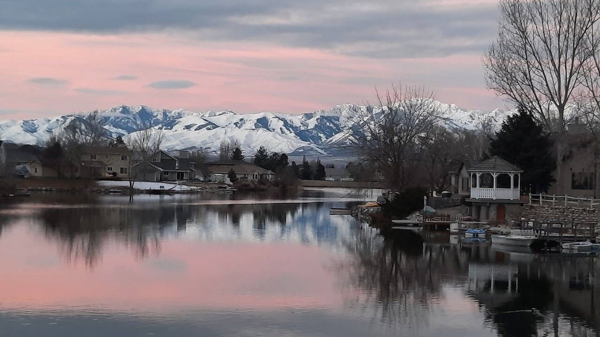 Stansbury Park House | Lake House w/Pool, 4-bedrooms in Stansbury Park within 25 minutes of airport