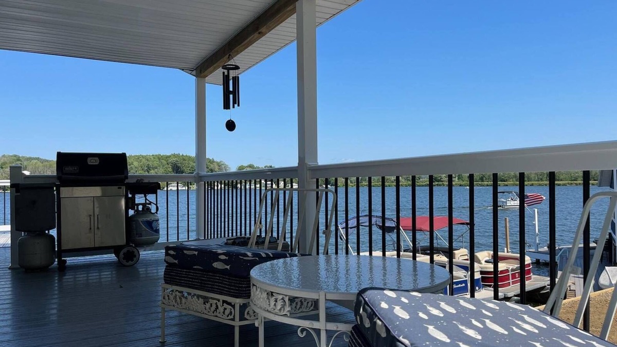 Cuba Cottage | Lake house with lots of room. Additional charge for large groups.