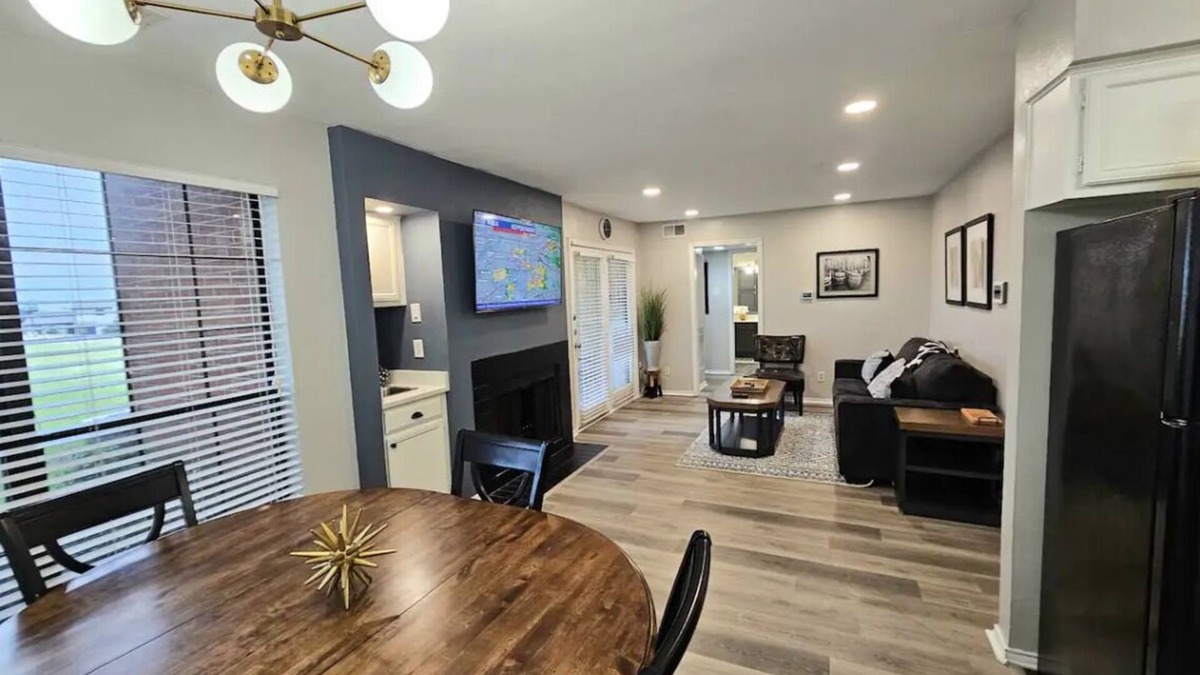 Garland Condo | Lake Hubbard, Modern and spacious