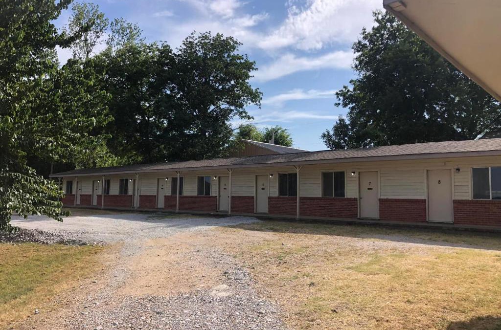 Adair Hotel | Lake Hudson Inn