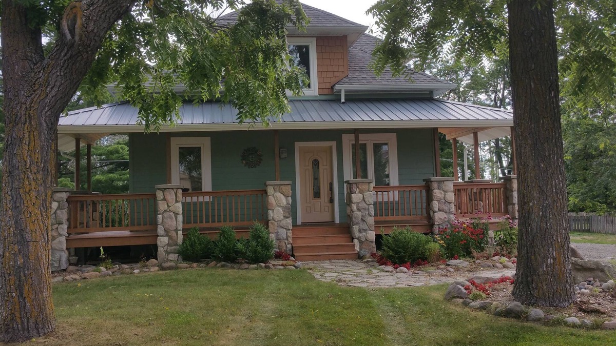 Harbor Beach House | Lake Huron front of Cape Cod