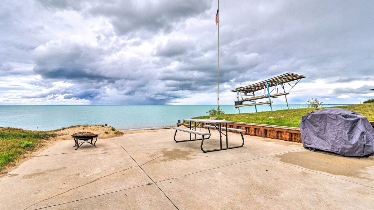 Burtchville House | Lake Huron Hideaway w/Private Beach!