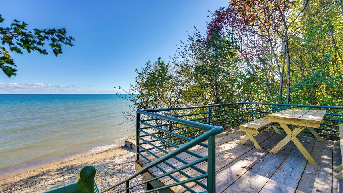 Lexington House | Lake Huron Retreat w/Hot Tub, Screened Porch!