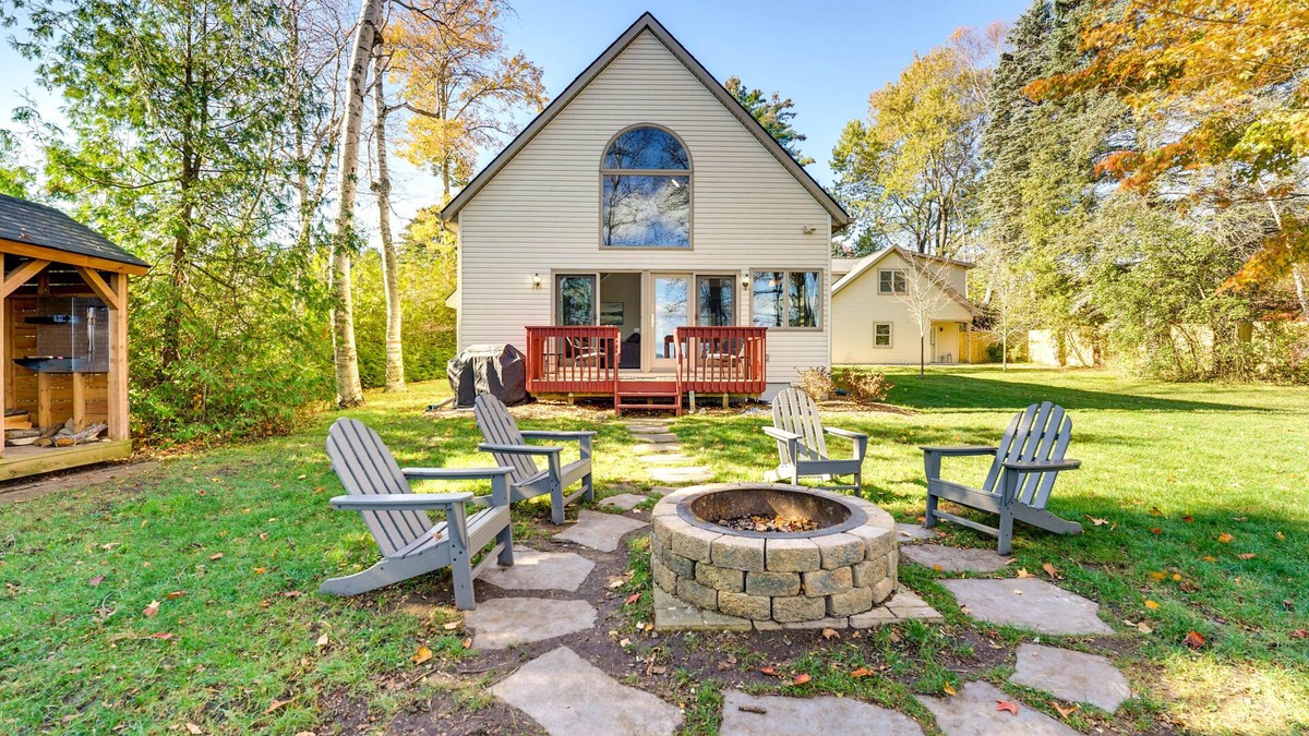 Applegate House | Lake Huron Vacation Rental w/Private Beach!