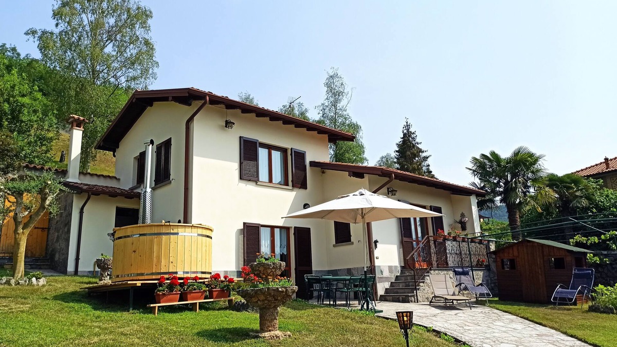 Solto Collina House | Lake Iseo - Detached house with Finnish tub garden WI-FI outbuilding