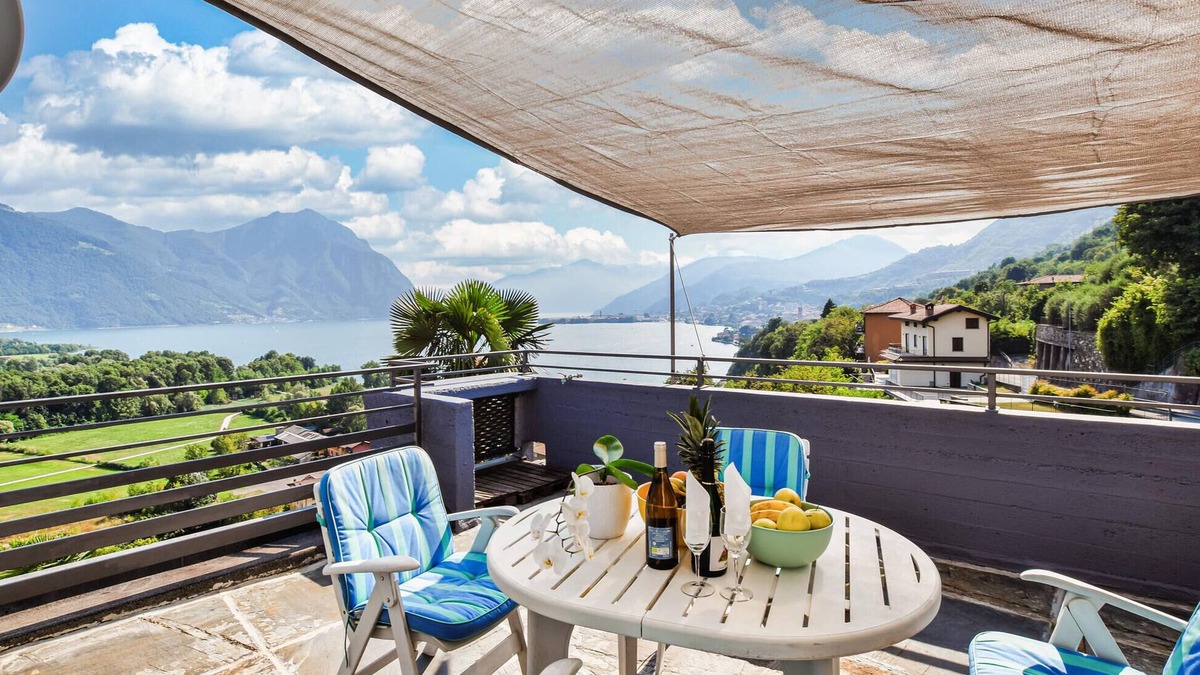 Costa Volpino Apartment | Lake Iseo lovely apartament