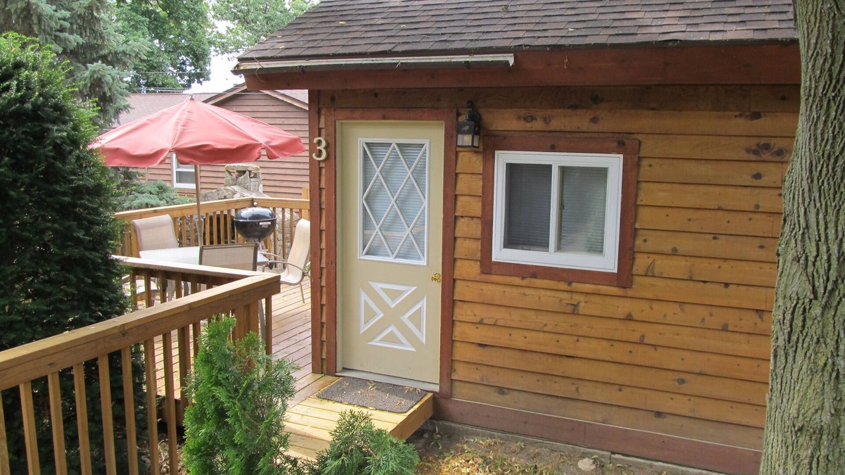 Stoughton Cottage | Lake Kegonsa cedar efficiency cottage