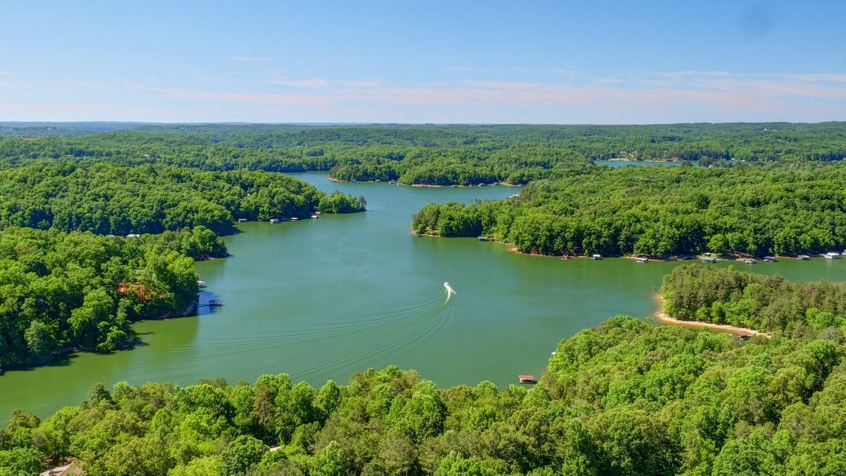 Gainesville House | Lake Lanier Getaway in North GA Mountains - Leaf Peepers & Lake Views: I Got You