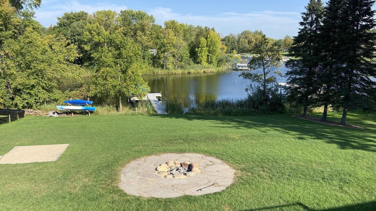 Alexandria House | Lake Le Homme Dieu Family Getaway @ Crestwood Lodge.