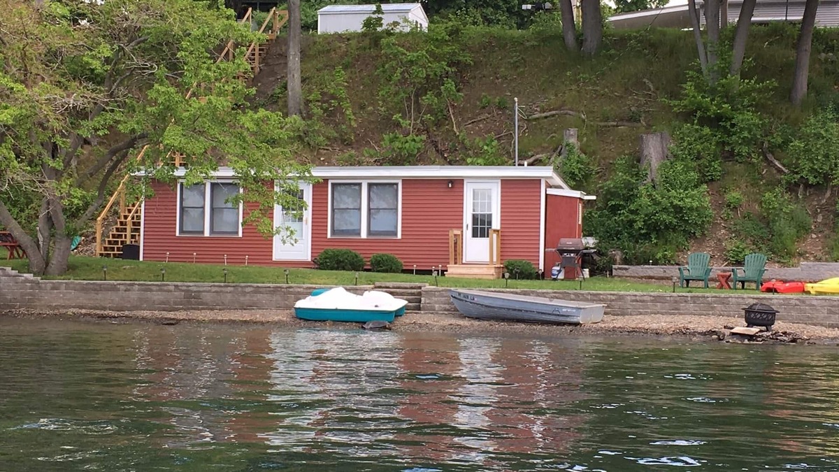 Valois Cottage | Lake level quiet retreat