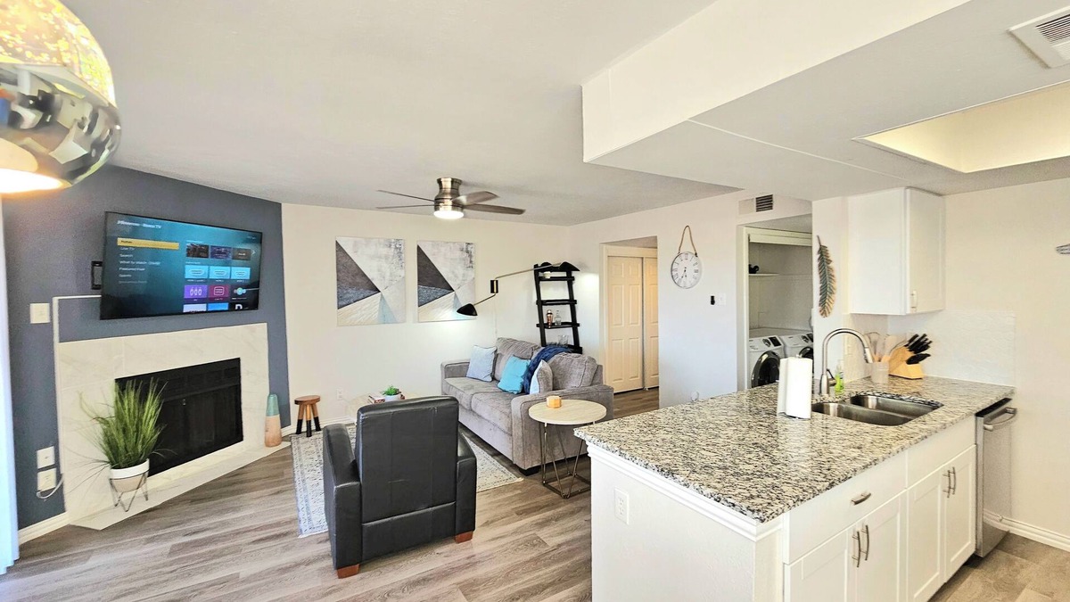 Garland Condo | Lake life 1-bedroom,1-bath condo in peaceful Garland TX