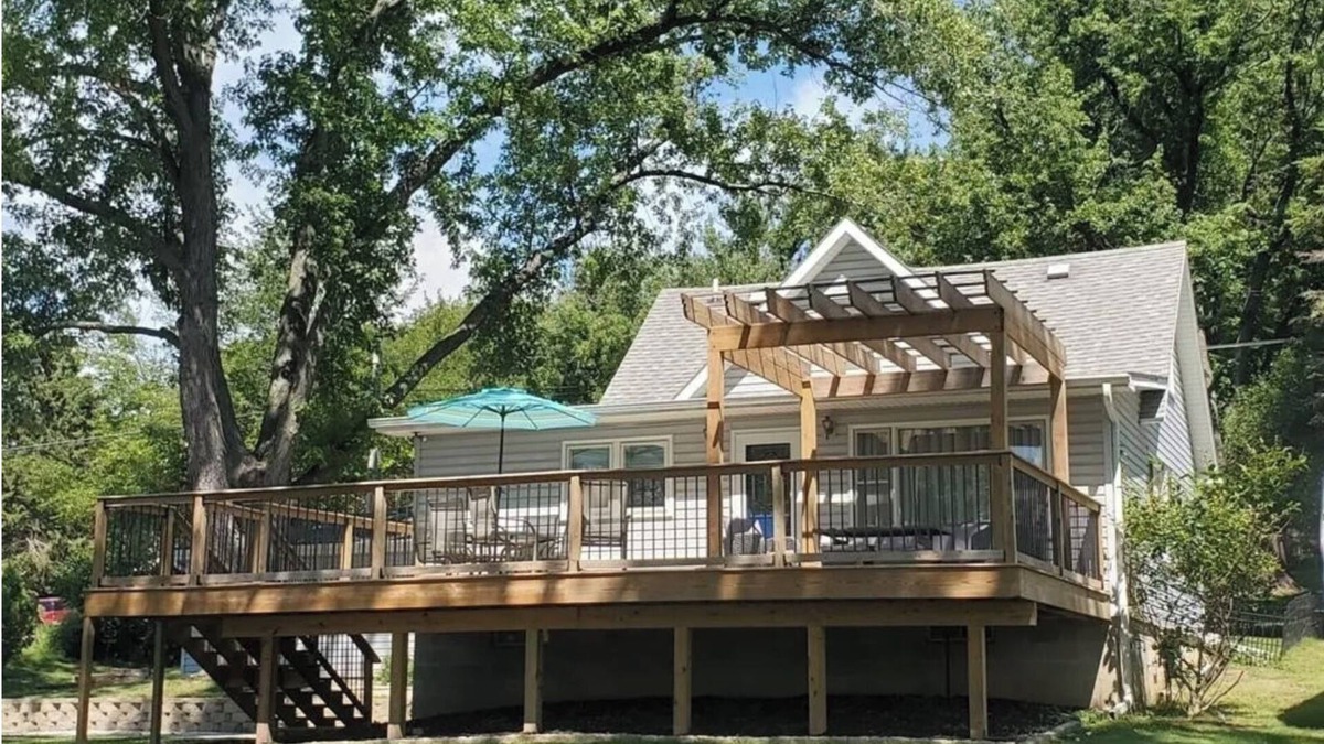 Newville House | LAKE LIFE! AMAZING HOME FOR A GETAWAY! BOOK 3 NIGHTS GET 4TH FREE!