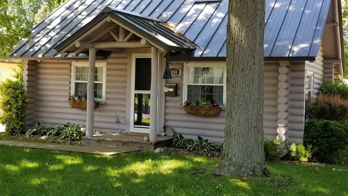 Fort Gratiot Cottage | Lake Life and Cabin Comforts. Beach Days and Starry Nights.