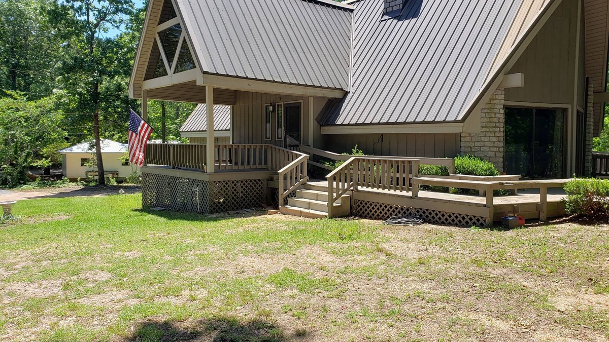Deatsville House | LAKE LIFE AT ITS BEST FOR YOUR GET AWAY