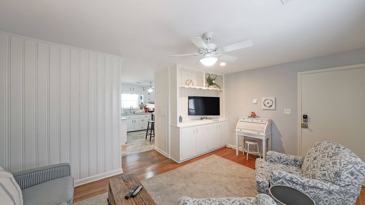 Acworth Apartment | Lake Life C - Apartment in Downtown Lake Acworth