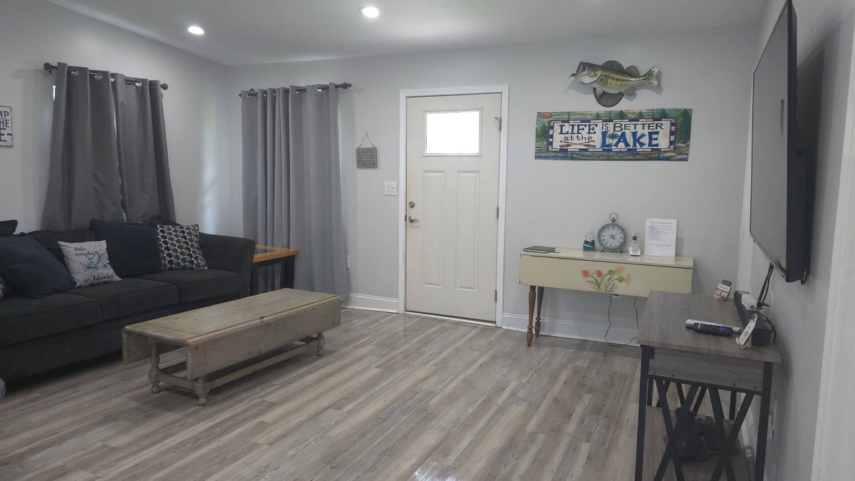 Elberton House | Lake Life is Better at Angler's Retreat at Lakes Russell and Strom Thurmond!