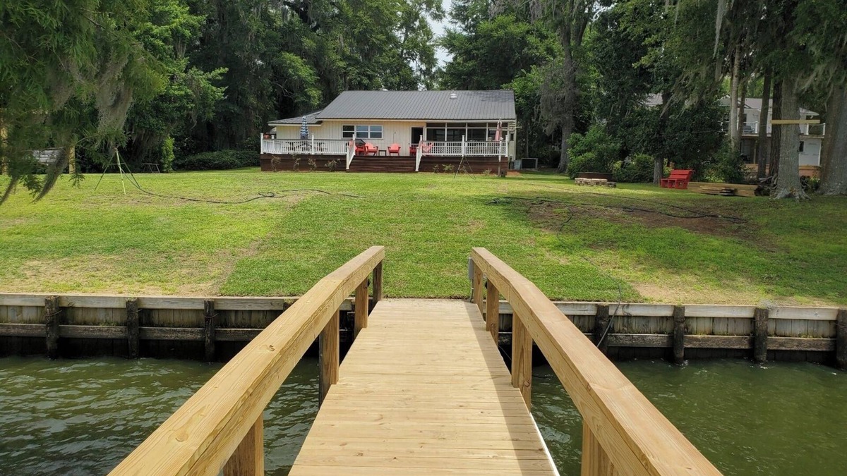 Summerton House | Lake life paradise! Spacious 5 bedroom lakefront with new covered dock