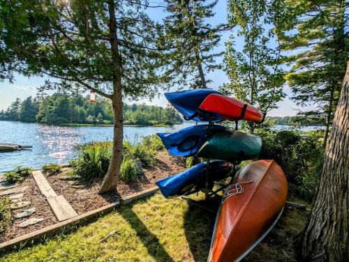Franklin House | Lake Life Waterfront Cabin NEW