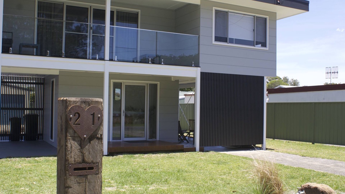 Burrill Lake House | LAKE LIFESTYLE is situated at the HART of Burrill Lake