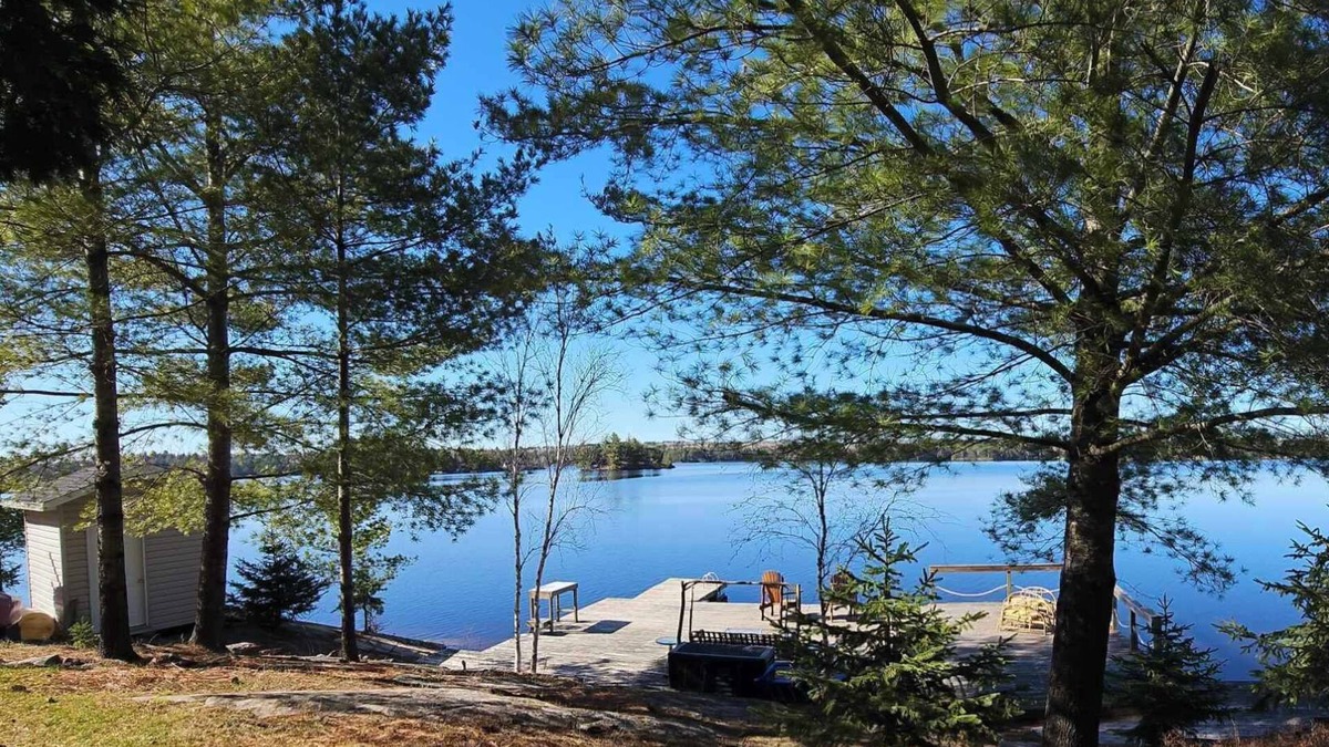 Twin Bay Apartment | Lake Living at its' best!