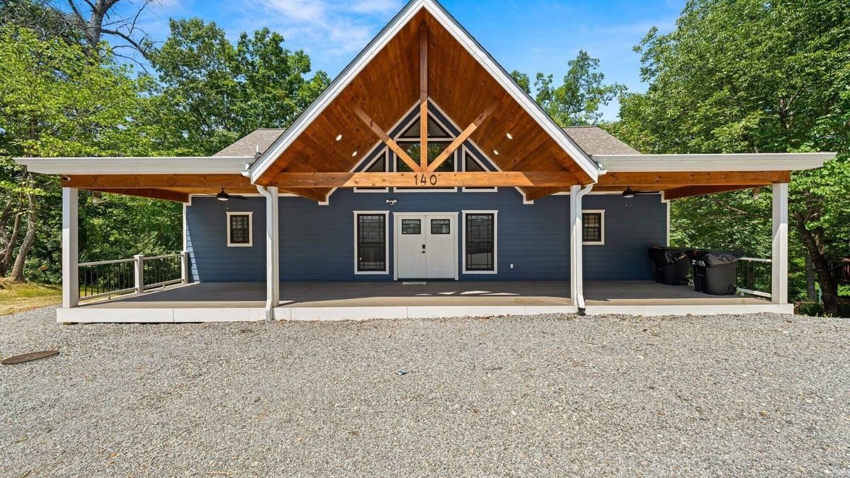Speedwell House | Lake Loop Retreat w/Movie Theater & Private Dock