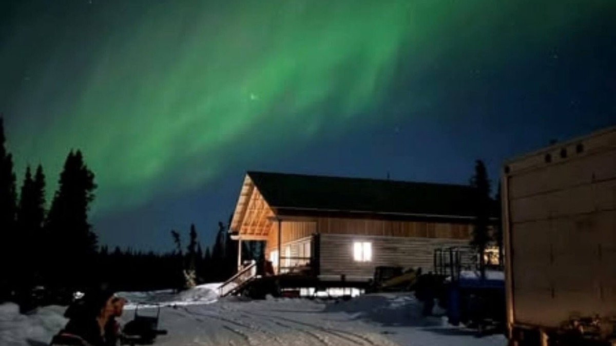 Lake Louise House | Lake Louise, Alaska Retreat – Spacious 4-bedroom Lakefront Getaway.