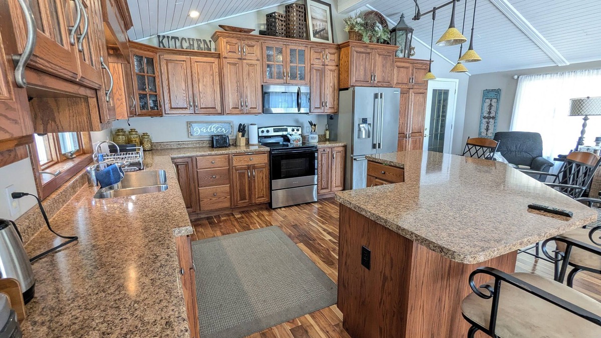 Watertown House | Lake Luxury home: Elegance,Comfort,Fishing,Hunting,Optional Pontoon/Jet ski rent