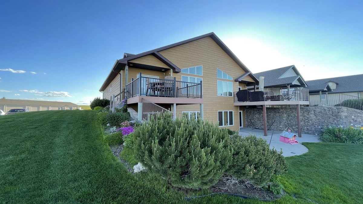 Brule House | Lake Mac Condo on The 18th Fairway