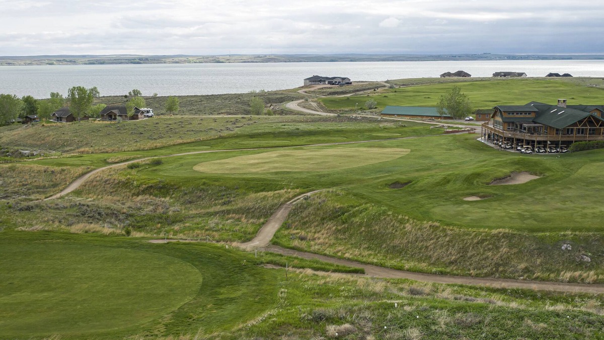 Brule House | Lake Mac House on Bayside Golf Club's 18th Hole