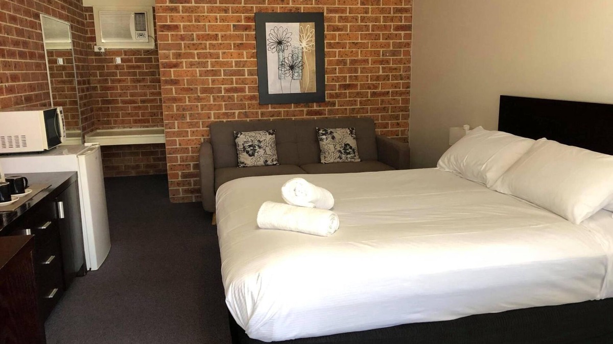 Marks Point Hotel | Lake Macquarie Motor Inn