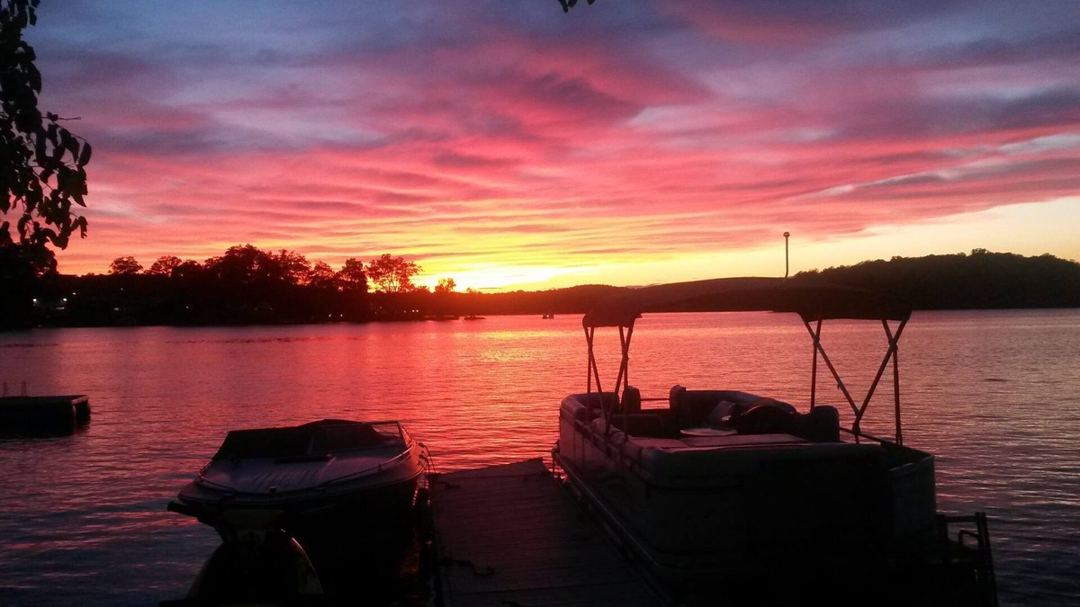 Mahopac House | Lake Mahopac House with lakefront & pontoon boat