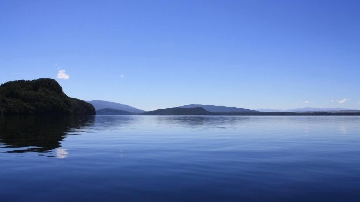 Manapouri House | Lake Manapouri Town House - with WiFi