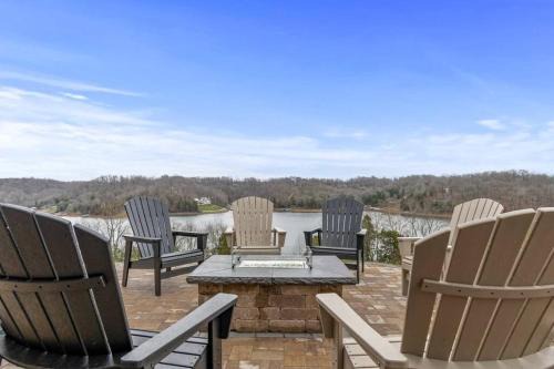 Lynchburg House | Lake Mansion On The Hill wPanoramic Views & Dock