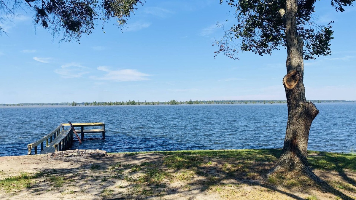 Calhoun County House | Lake Marion Lakehouse with 180° lake view