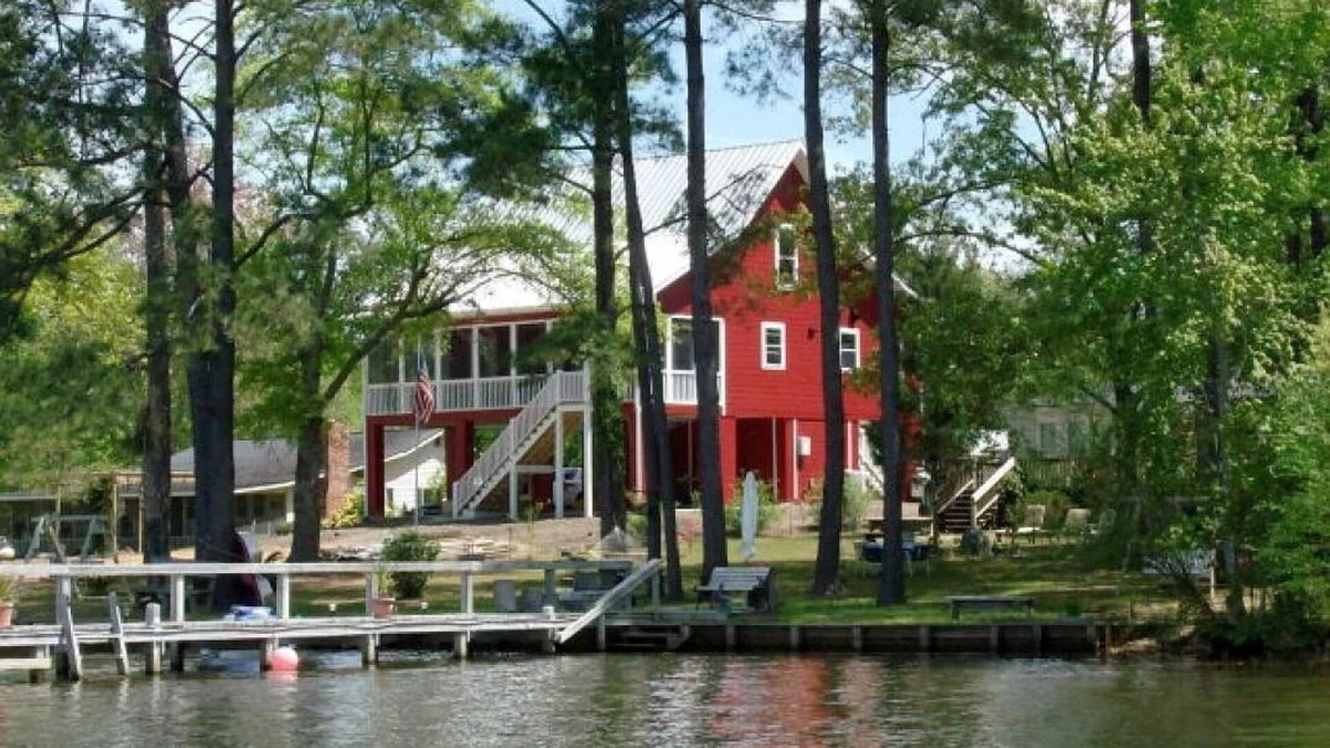 Manning House | Lake Marion's Big Red House. W/Dock and Kayaks. Pet Friendly please read policy