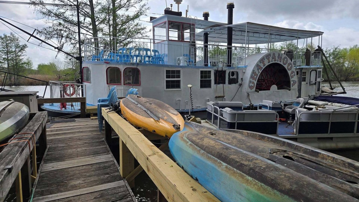 Calhoun County Boat Rental | Lake Marion, S.C. Side Paddlewheel Boat, 3 Bed, 3 Bath Low Falls SC, Authentic.
