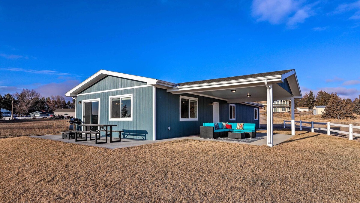 Lonergan House | Lake McConaughy Getaway w/Patio - Walk to Beach
