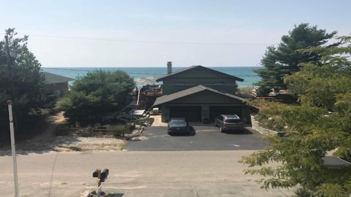 Pentwater House | Lake Michigan and Pentwater Fun