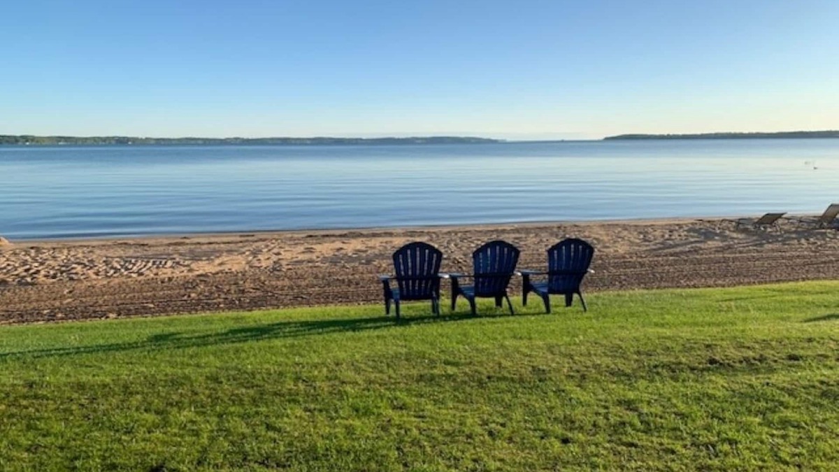 Traverse City Condo | Lake Michigan Beach condo Traverse City East Bay