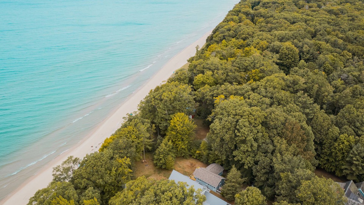 Muskegon Cottage | Lake Michigan Cottage Retreat – Private Beach & Unforgettable Views
