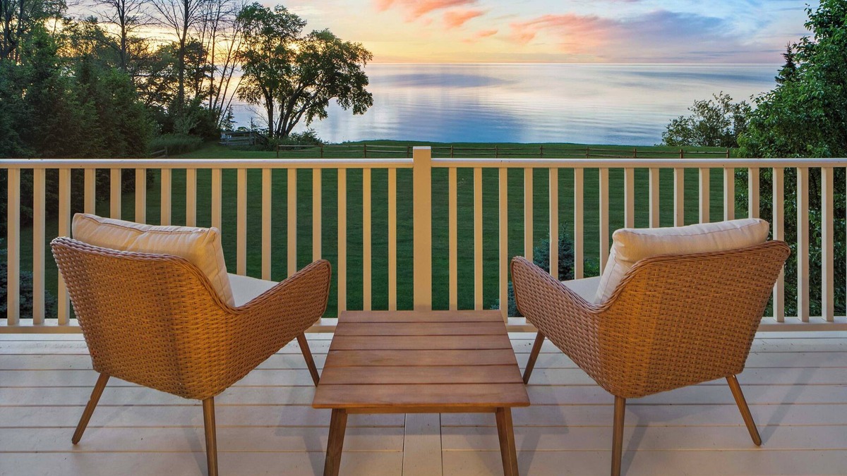 Newton House | Lake Michigan Gem: Private Beach & Game Room