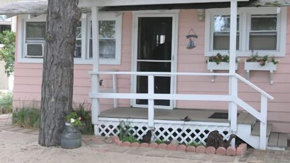 Porter Beach Cottage | Lake Michigan, Indiana Beachfront Vacation Rental