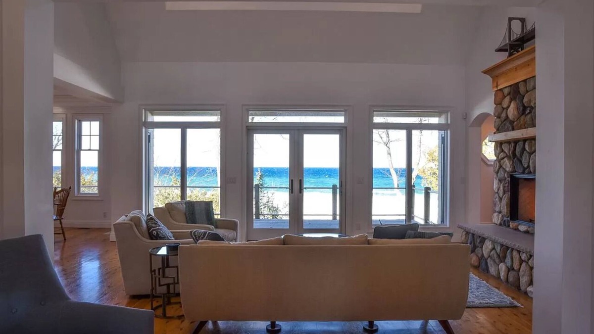 Harbor Springs House | Lake Michigan Luxury Lake House with 5 private bedroom suites