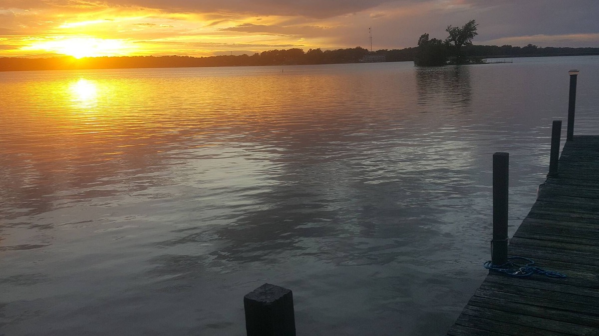 Lake Milton House | Lake Milton Ohio, Lakefront Vacation Rental, 4 Bedrooms, 3 Bath, Private Dock
