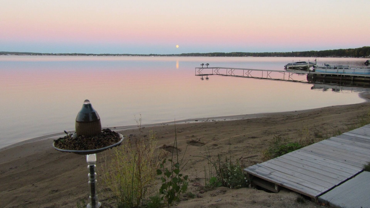 Lake City Cottage | Lake Missaukee Cottage in Lake City waiting for your family!