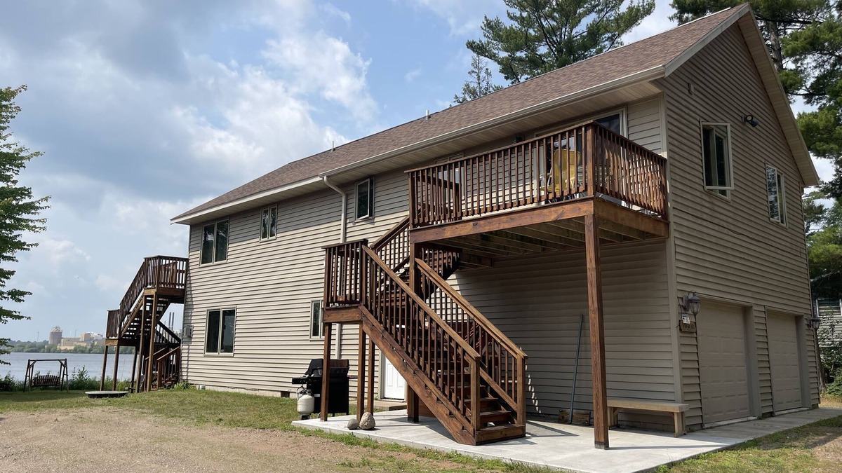 Tomahawk Apartment | Lake Mohawksin Shores Unit C, Upper One bedroom Lakeside Apartment